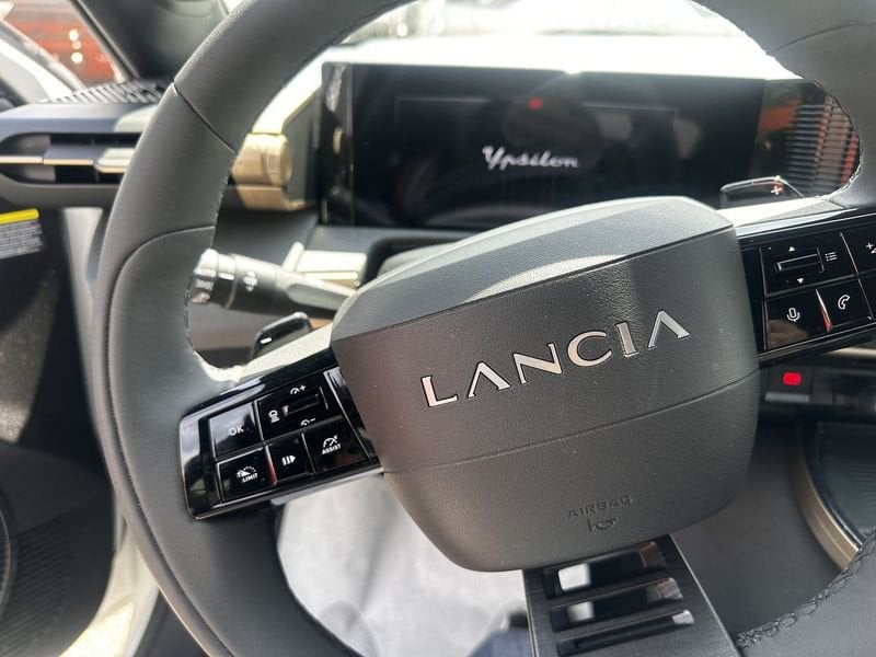 Lancia   Ibrida 100cv LX e-DCT