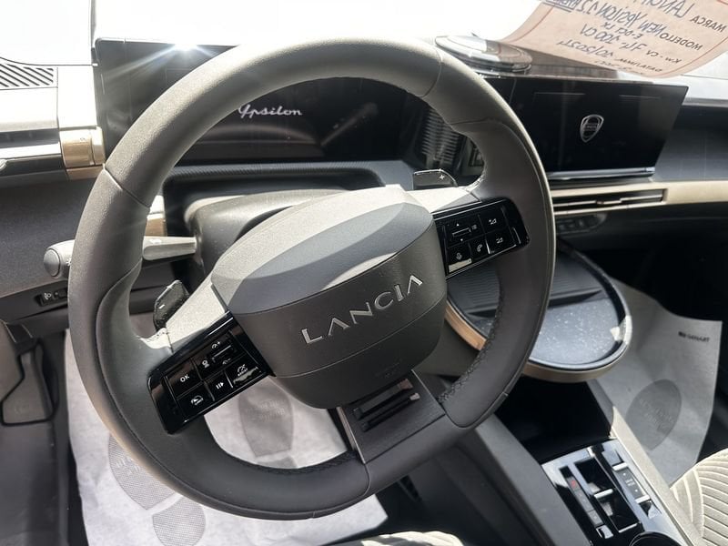 Lancia   Ibrida 100cv LX e-DCT