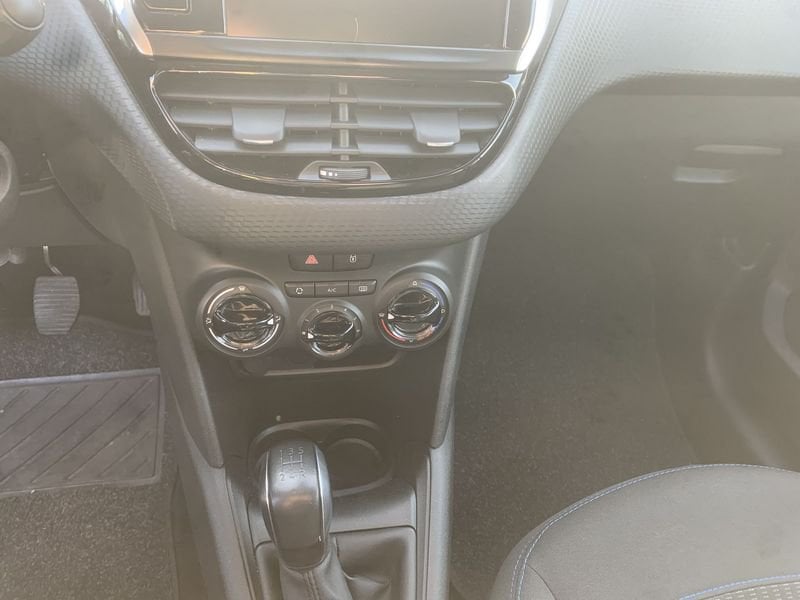 Peugeot 208  PureTech 82 Stop&Start 5 porte Signature