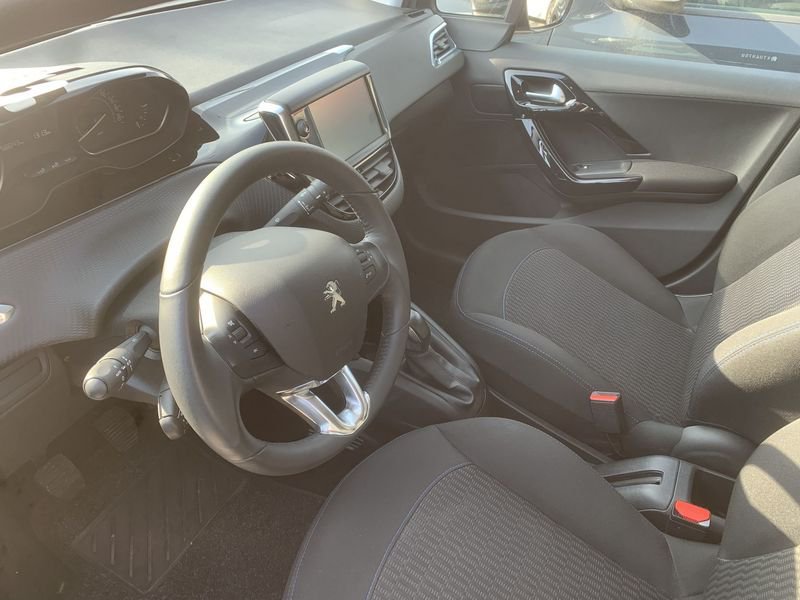Peugeot 208  PureTech 82 Stop&Start 5 porte Signature