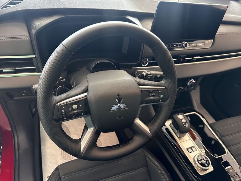 Mitsubishi   2.4L PHEV INTENSE