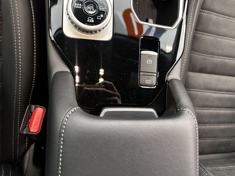 Mitsubishi   2.4L PHEV INTENSE