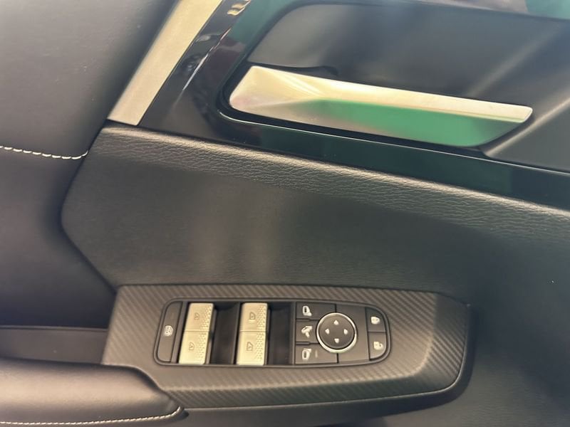 Mitsubishi   2.4L PHEV INTENSE