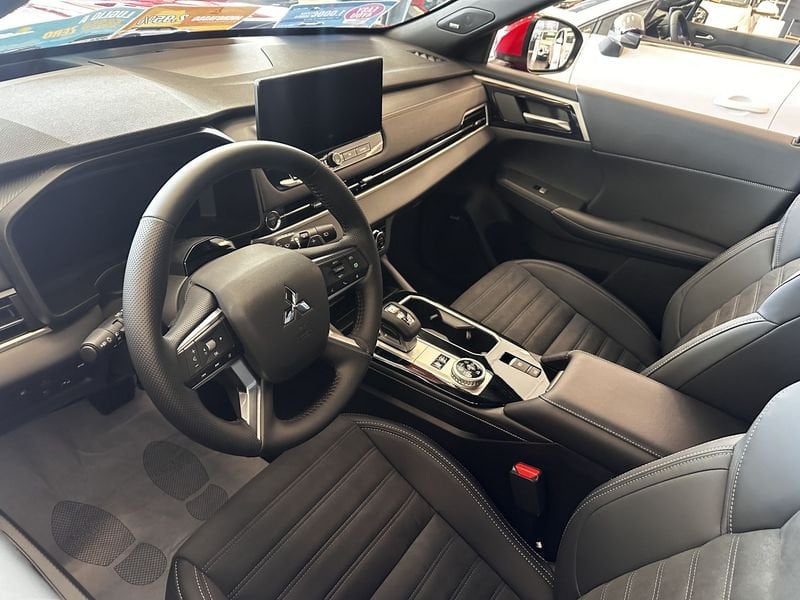 Mitsubishi   2.4L PHEV INTENSE